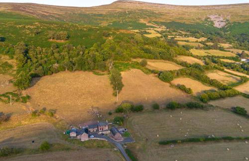 Dew Cottage with Hot Tub - Photo 5