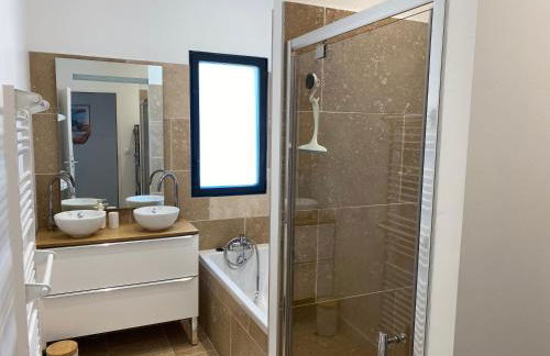 Maison moderne plain-pied 3 chambres jardin préau - Foto 13