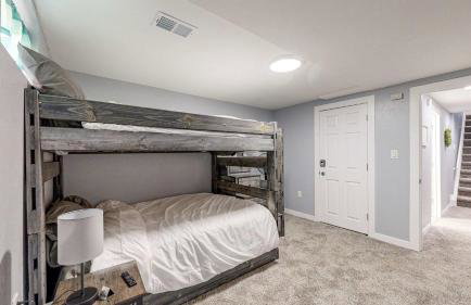 Family Home in Arvada with king beds and bunkbed - Foto 5