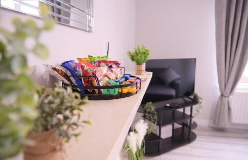 2BR City Centre Apartment By Travel Lets Short Term Rental Agency Derry With Free WiFi - Foto 48