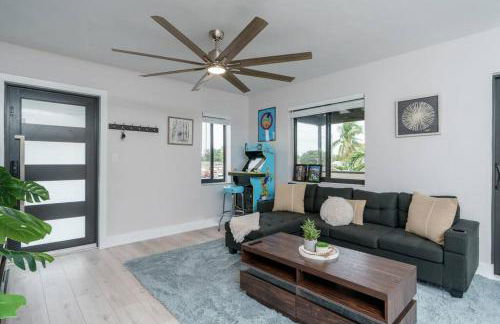 New! Miami & Calle Ocho Simpson's Funhouse! - Photo 9