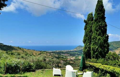 Elegante villa panoramica con giardino e idromassaggio a 10 minuti dal mare - Foto 1