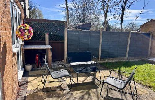 Brand New 2 Bed House - Sleeps 4 - Free Parking - Near HS2 & Drayton Manor - Foto 14