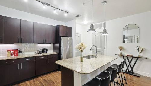 Modern 2B Close to The Star Toyota HQ Legacy West - Foto 5