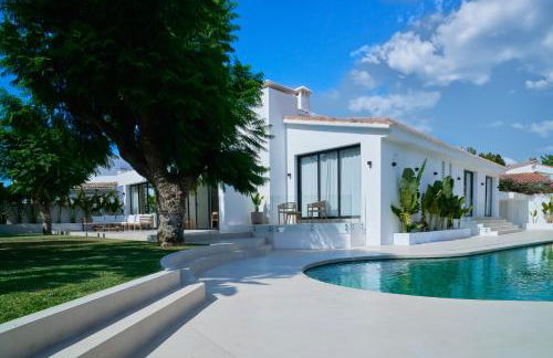 Villa Peman Luxurious Beachside Villa - Foto 13