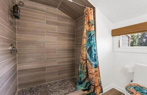 Beach house - 3BR Beach Gem - 30ft to Sand & Walk to Amusement Park - Foto 35