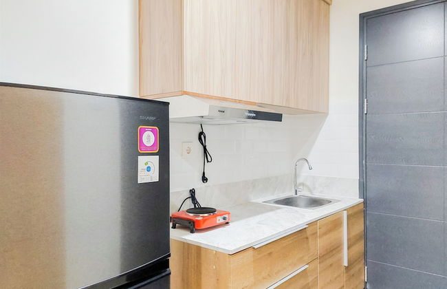 Homey And Cozy Living Studio At Collins Boulevard Apartment - Photo 7