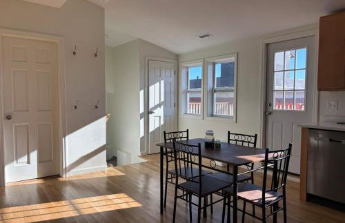 Entire Charming 3B1B in Federal Hill free parking - Foto 20