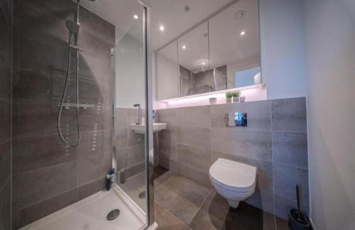 Luxuary 2BR Apt Sleeps 9, Wembley and Park Views - Photo 5