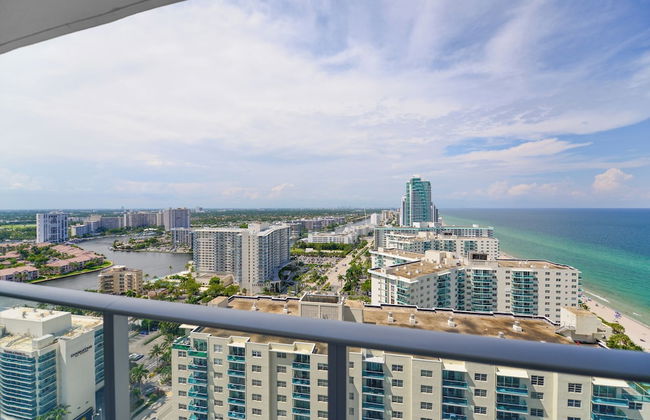 Fantastic 2BR Condo at Hollywood - Photo 52