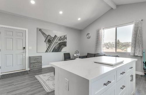 2 Mi to Downtown Escondido Apt with Balconies - Foto 8