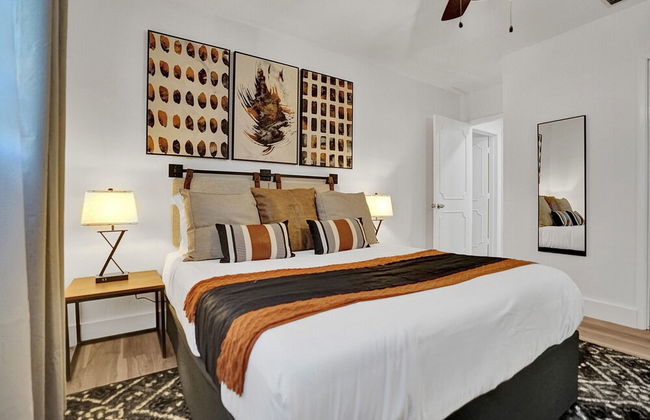 8BR Gem With Pool, Lake View & Tons of Amenities! - Foto 159