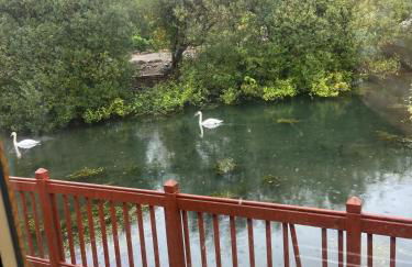 Kingfisher Cosy Lakeside Lodge - Foto 18