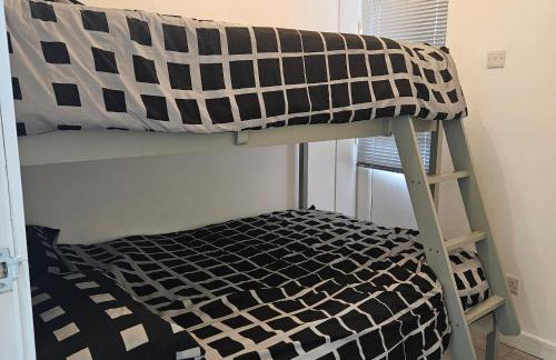 Modern 2-Bedroom Apartment Near Central London - Photo 4