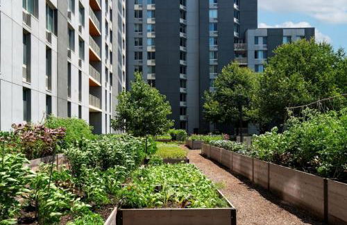 NEW Chic & Cozy 1BD Apartment Near East River, Minutes from Central Park - Foto 49