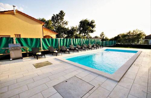 New Villa with Pool - Foto 33