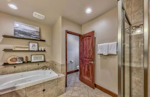 Tahoe Woods 101 at Stateline - Walk to Lake - Foto 19