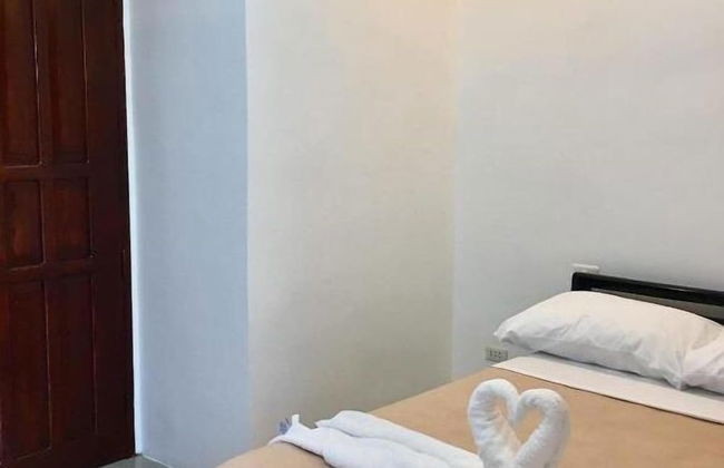 Rona's Townhouses - Photo 8