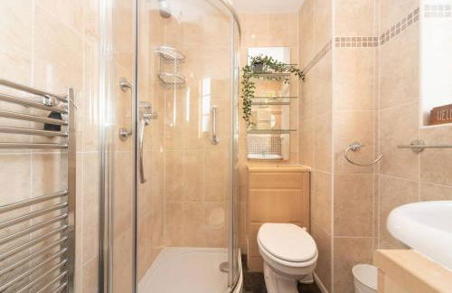 Gorgeous 4 BR House Near Station mins to London - Pass the Keys - Foto 48