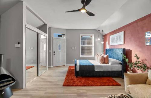 Stylish 2BR Dual-Kitchen Retreat Near Forest Park - Photo 23