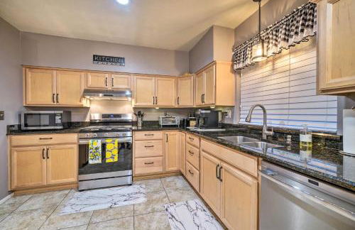 Home with Screened Porch about 10 Miles to Dtwn OKC! - Foto 9