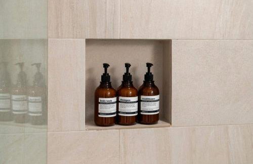 1 Free Parking Gym Balcony Sleeps 10 - Photo 27