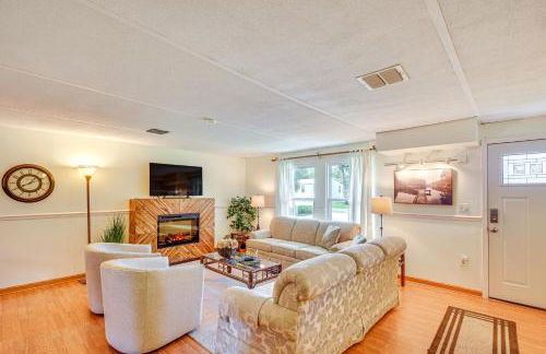 Riverside Retreat with Boat Dock in Sunny Astor! - Photo 4