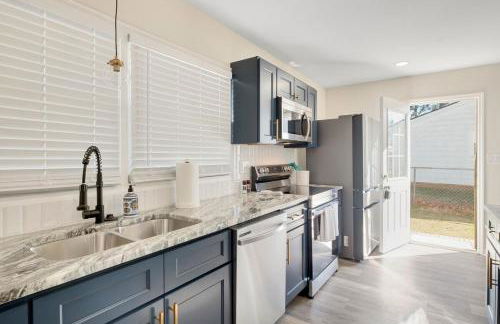 Chic home with king bed in Raleigh - Foto 9