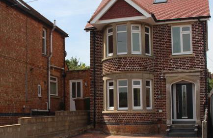 Newly Refurbished Modern 4 Bed Detached House ! - Foto 6