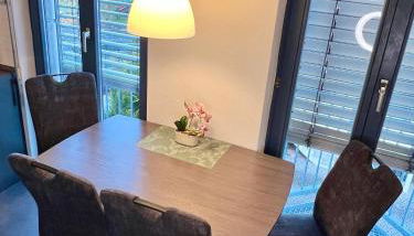 Stilvolle zentrale 2,5 Zimmer Wohnung am Römerbad mit Terrasse - Foto 3