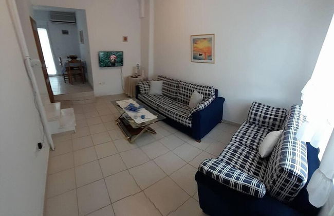 Impeccable 2-bed House in - Photo 10