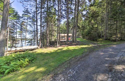 Cozy Cottage on Cat Cove with Wraparound Deck! - Foto 24