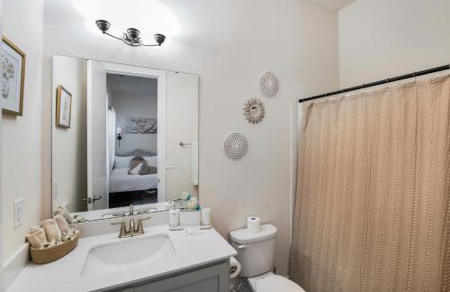 Stylish 3BR Home in CLT, Close to Downtown, Airport, WFH & Parking & Family Friendly & Business Ready - Foto 87