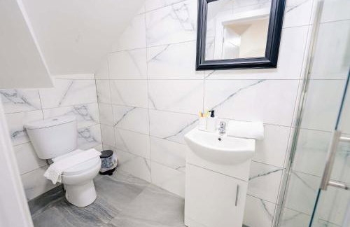 Relaxing Studio Escape - Hot Tub - Photo 13