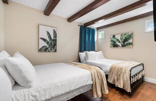 Tropical Oasis Located Near Lake With Pool and Hot Tub - Foto 45