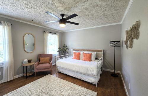 Cozy 5BR Family Retreat Firepit Games Patio - Foto 46