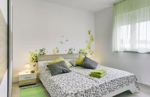 Detached Villa With Pool and Large Garden in Quiet Area Near the Sea - Foto 22