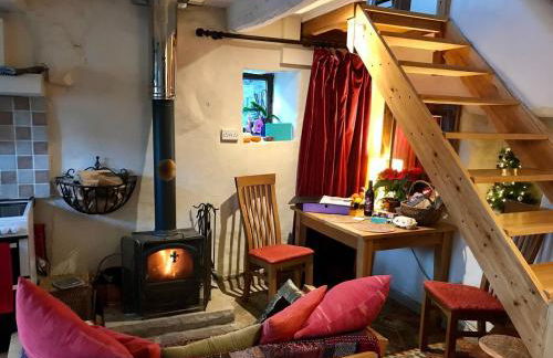Bijou Cottage in Brontë Country with Wood-burning Stove & Hot Tub Spa - Foto 6