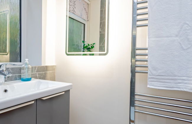 Stunning 2-bed Apartment in Purley - Croydon Gem - Foto 17