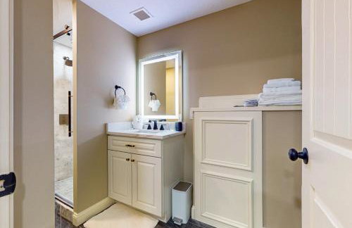 Nurse-Ready Studio Retreat! 2 Mi to Dtwn Holyoke - Foto 13