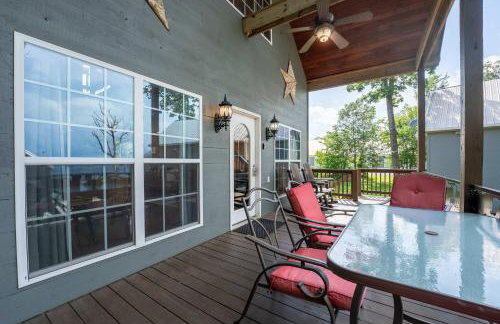 Cloud 9 Cabin with an indoor pool hot tub & fire pit - Foto 29