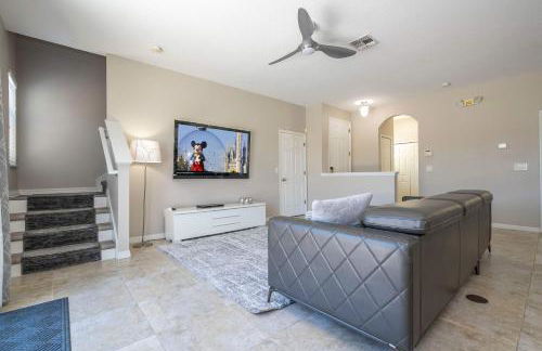 4BR Lakefront - Themed Rooms - Pool & BBQ! - Foto 49