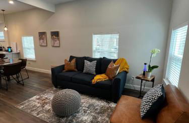 Steps to Trolley Stop 11 Renovated Home with Free EV Station - Foto 22