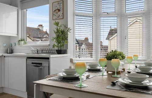 Substantial 5 bedroom townhouse with disabled access apartment, private off road parking space with EV point from 15th April 26, jaccuzi bath, Netflix and Wifi, near Argyle, boutique shops eateries and pubs - Foto 63