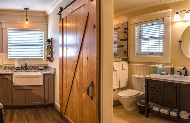 Redtail Suites ~ Entire Home ~ Sleeps 12 ~ Tesla Station - Foto 26