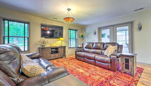 Pisgah Forest Farm Home: Outdoor Pool & Games - Foto 3