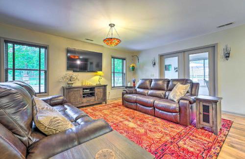 Pisgah Forest Farm Home: Outdoor Pool & Games - Foto 3