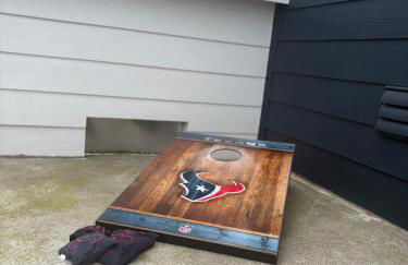 The Canvas Modern 4BR Retreat Rooftop - Photo 28