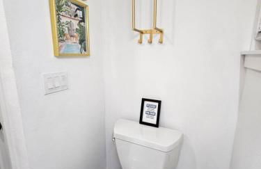 Comfy Tiny Home WP Large Private Deck Queen bed - Foto 21