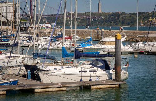 Stunning Boat 2 BEDROOMS, WC, high ceiling - Photo 10